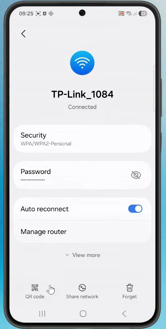 Samsung Wi-Fi network details with the password hidden and QR code option visible