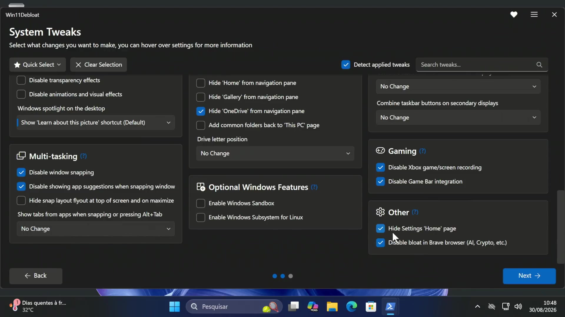 Win11Debloat System Tweaks screen showing multitasking, gaming, and optional Windows features