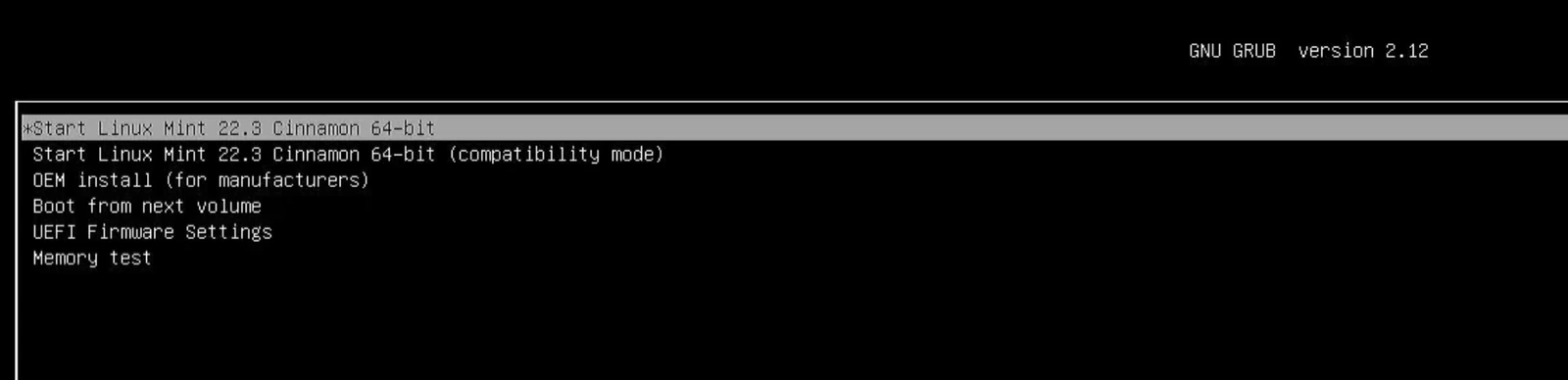 GNU GRUB menu with Start Linux Mint Cinnamon selected
